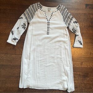 Chico’s size 0/4 white gauze embroidered dress